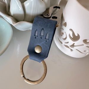 NWOT 💙 Portland Leather Keychain in Stunning Deep Water Brushed Leather.